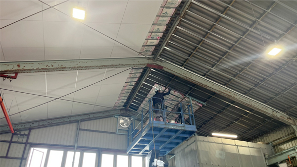 某自動車整備工場　断熱工事